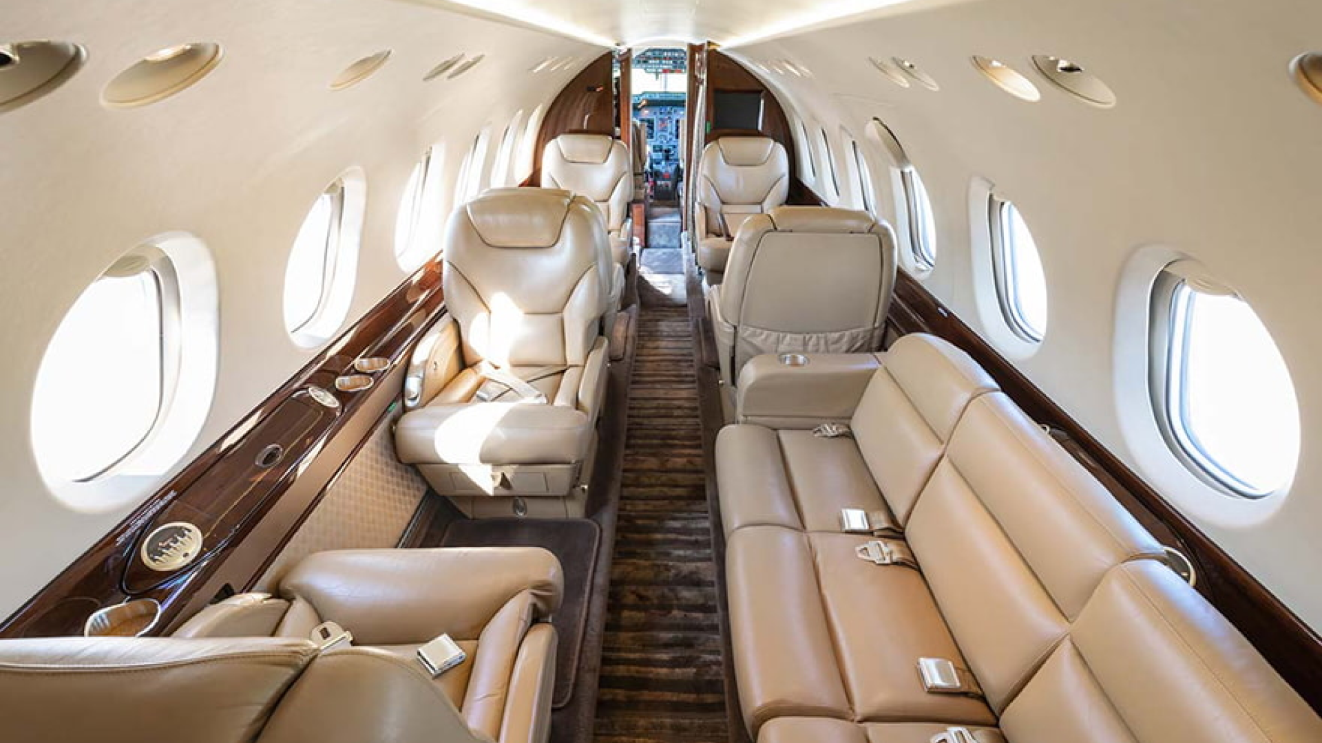 Hawker-800-3.png