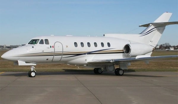 Hawker 700